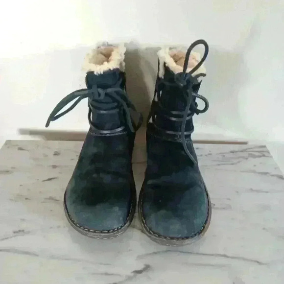 Ugg Women's Black Caspia Suede Boot 6 - Picture 3 of 16